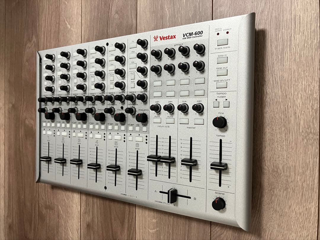 Vestax MIDIコントローラー VCM-600