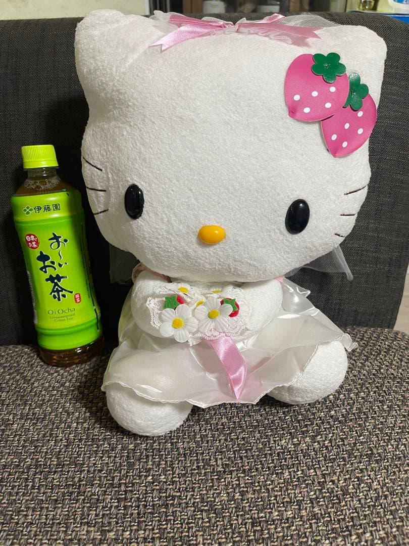 ハローキティ ウェディングドール ぬいぐるみ。