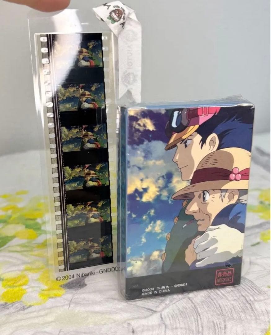 【終了間近！ハウルの動く城、新品】フィルムブックマーカー３枚&トランプ&フィルム