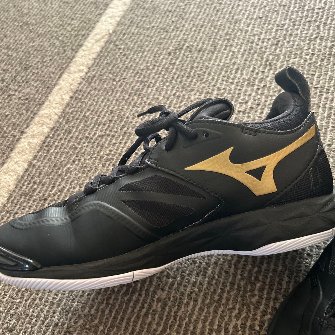 ミズノ 25,5 センチ　バレーボール ウェーブモーメンタム 2