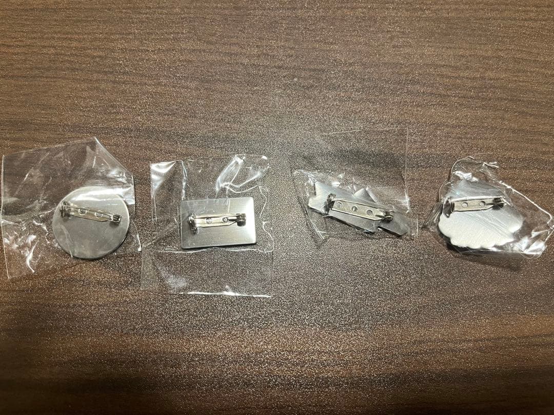 dominospizza ドミノピザ ピンバッジ　rarry 1000店舗記念