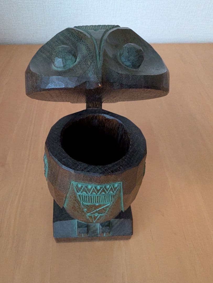 砂澤ビッキデザイン　フクロウ型木製煙草入れ