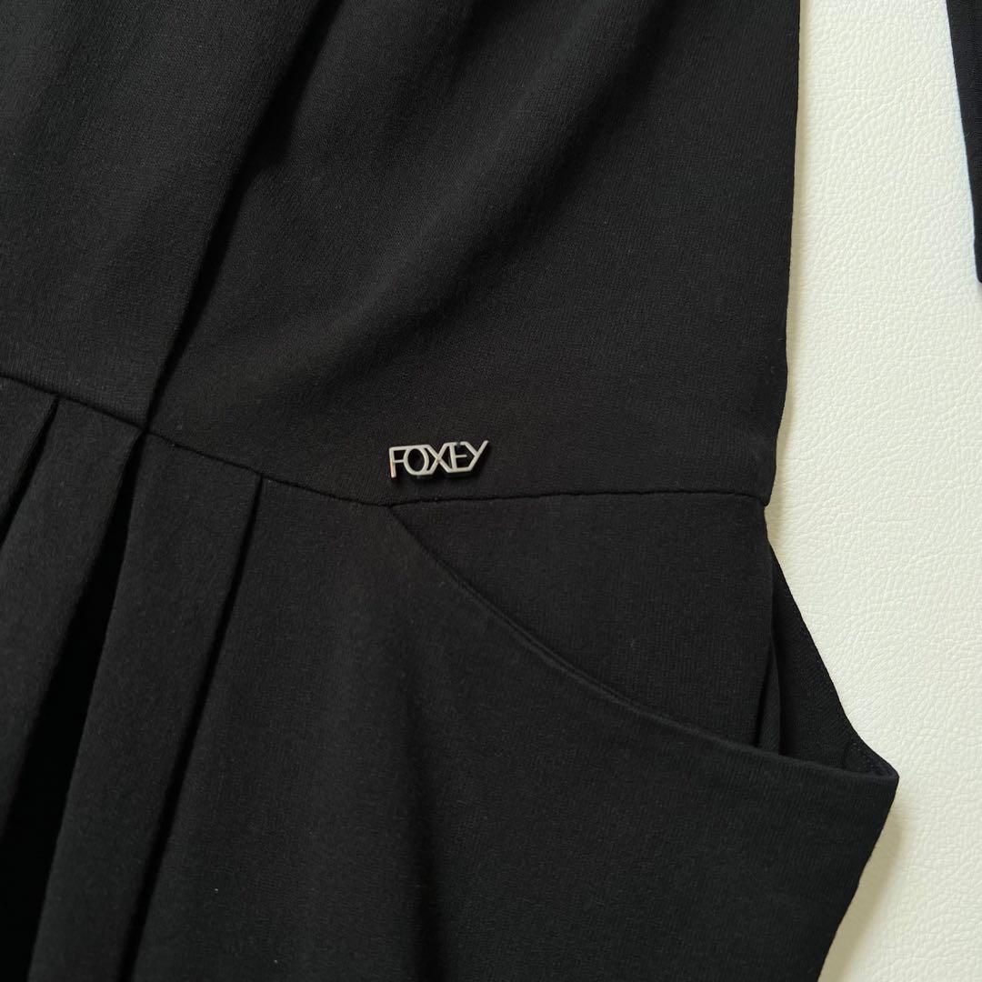 良品　Foxey フォクシー　ブラックドレス　ワンピース　ロゴプレート　40