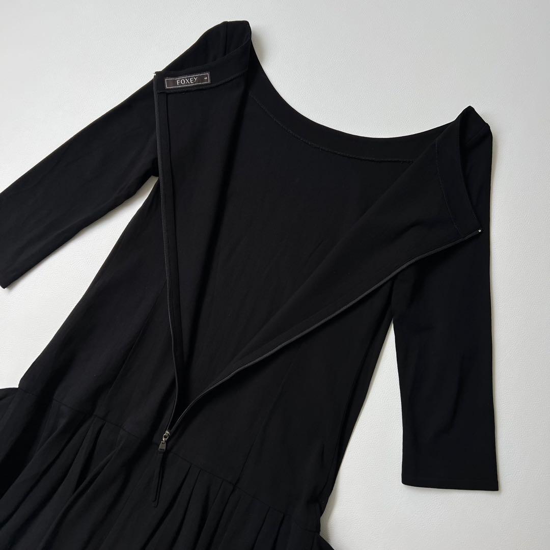 良品　Foxey フォクシー　ブラックドレス　ワンピース　ロゴプレート　40