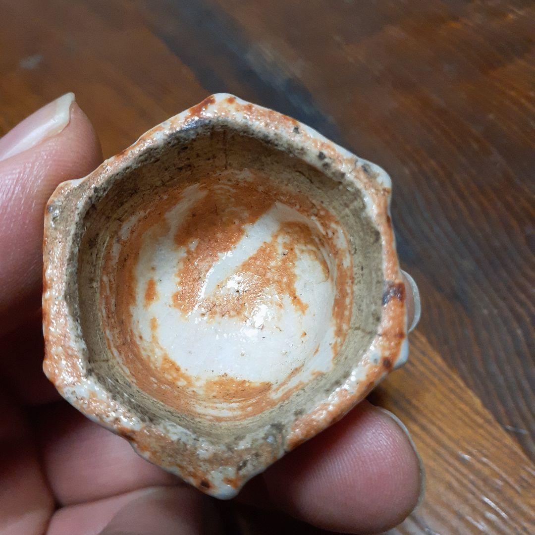 幻の桃山絵志野菊文香合