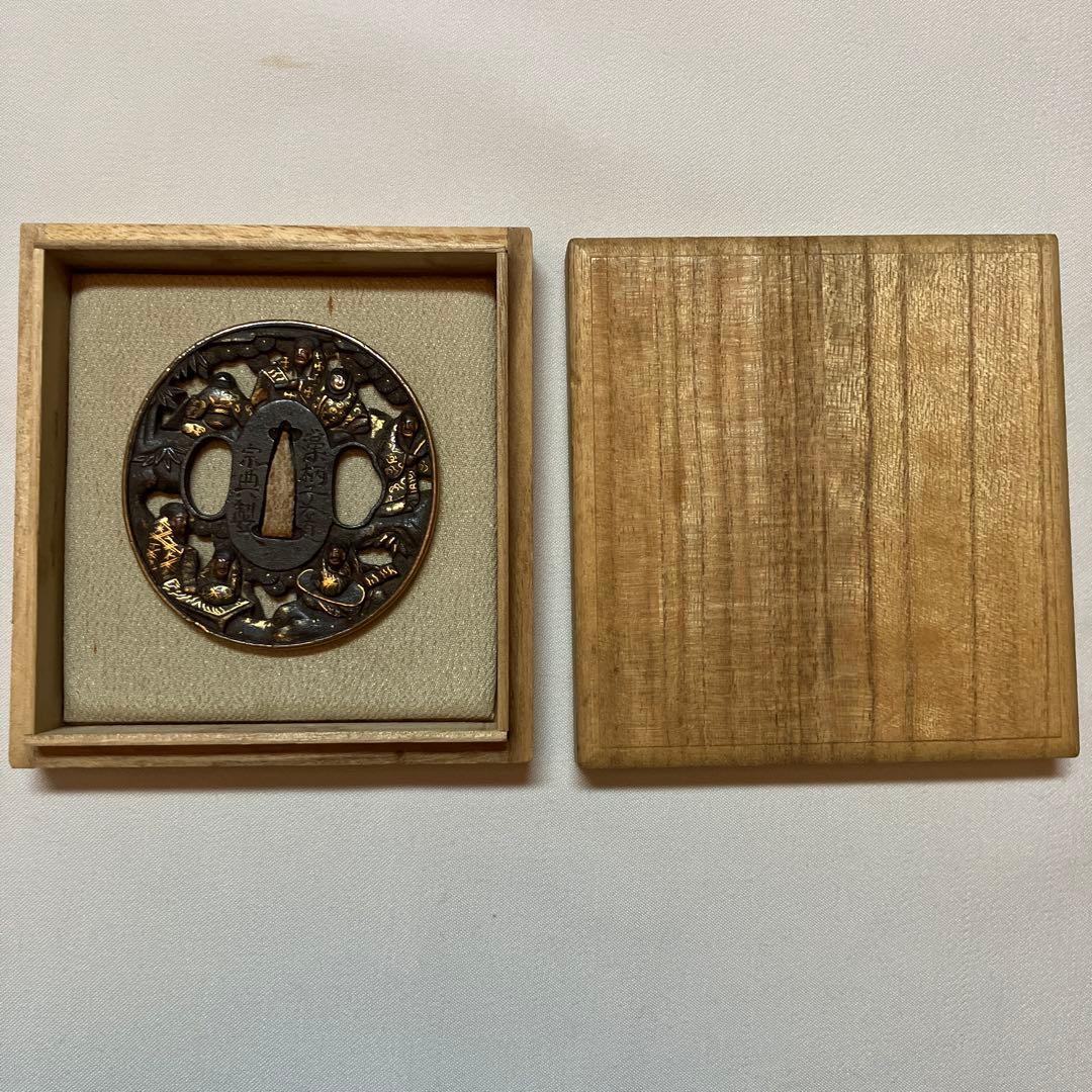 鍔 藻柄子入道宗典製 武者図透鍔 鉄地 地透 金銀色絵象嵌 金銀布目象嵌 霧箱