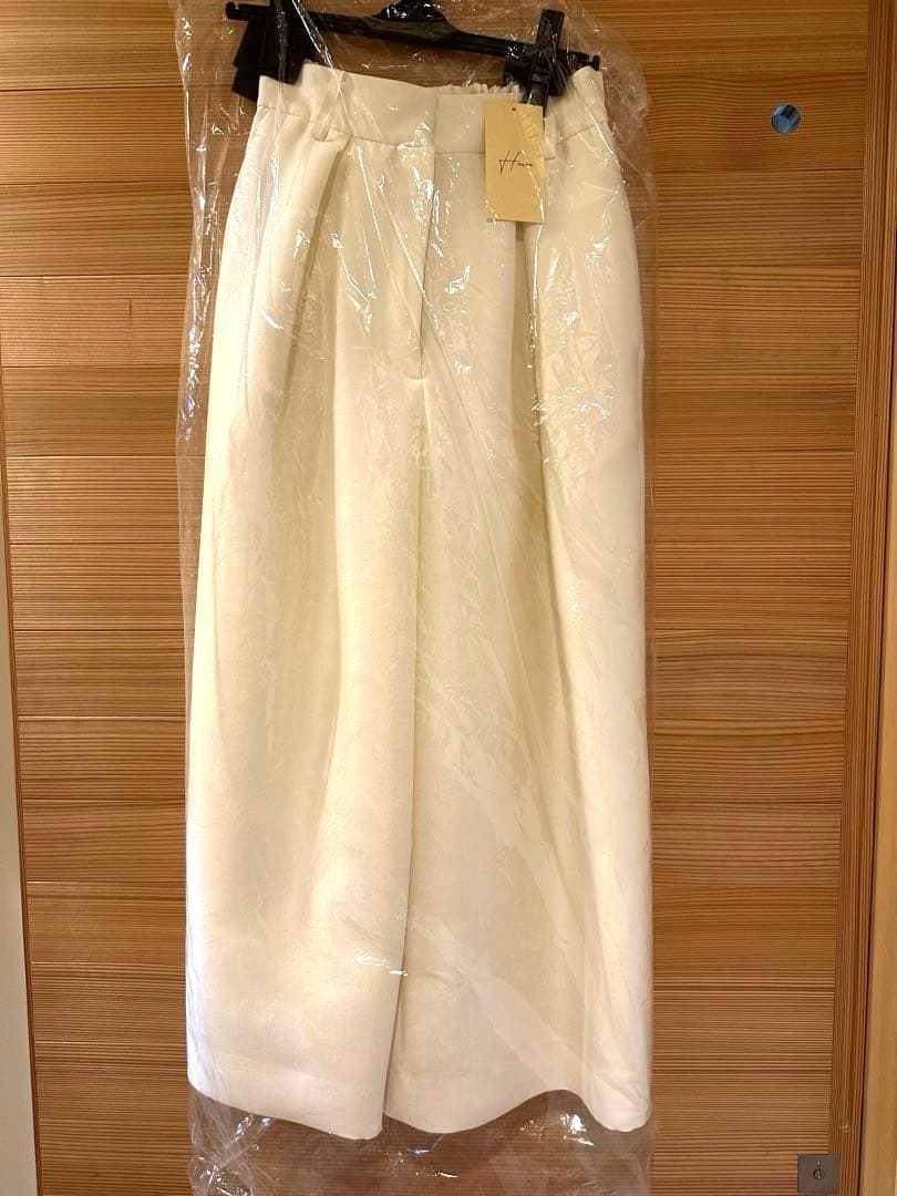 りんごちゃん　新品未使用　Heve シアーサテンフレアガウチョ　36