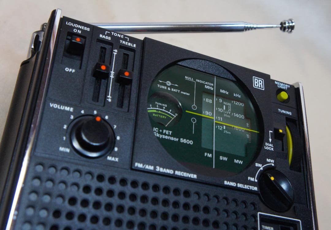 ☆とても綺麗受信OK☆SONYソニースカイセンサーICF-5600☆BCLラジオ