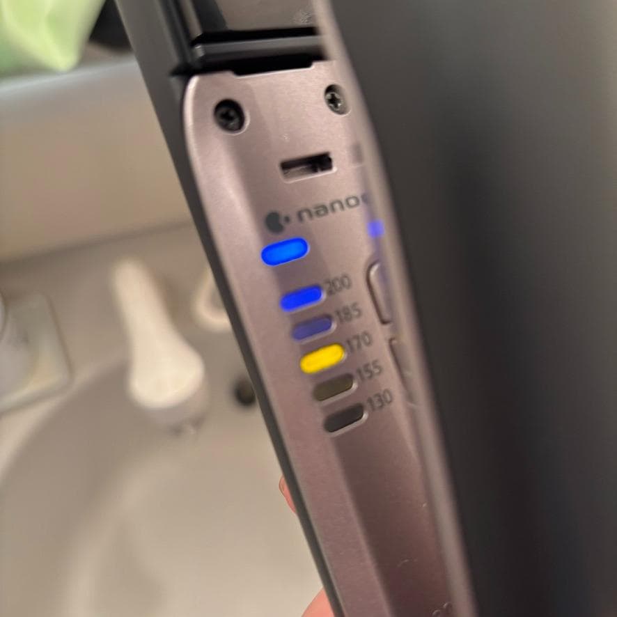 【美品・動作済】パナソニック ストレートアイロン ナノケア 黒 EH-HS9J