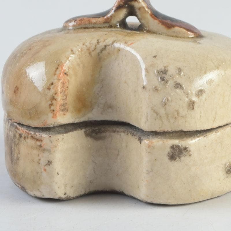 茶道具　加藤春岱作　瀬戸織部　分銅香合　時代箱　V　9896