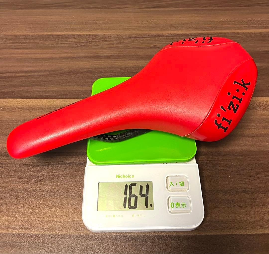 フィジーク　fi'zi:k Antares サドル カーボン　レッド