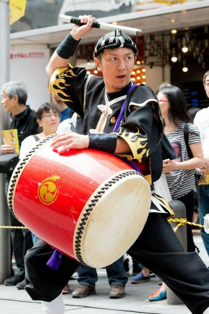 R(送料無料)35.980円　エイサー大太鼓36cm撥二本付と移動袋付き