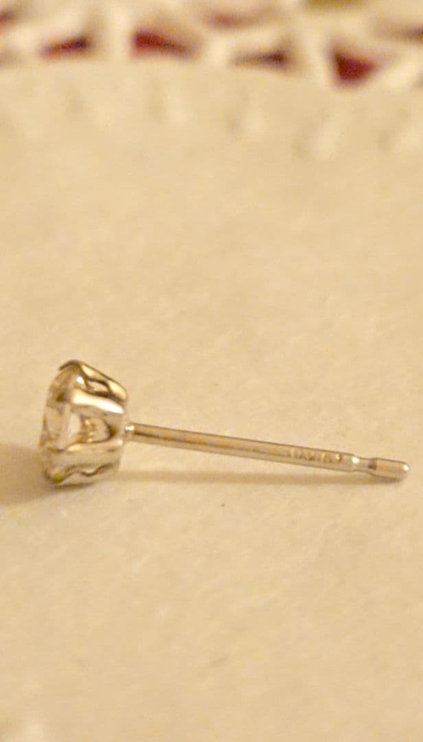 〈交渉中〉0.263カラット ダイヤモンドピアス(片耳用)