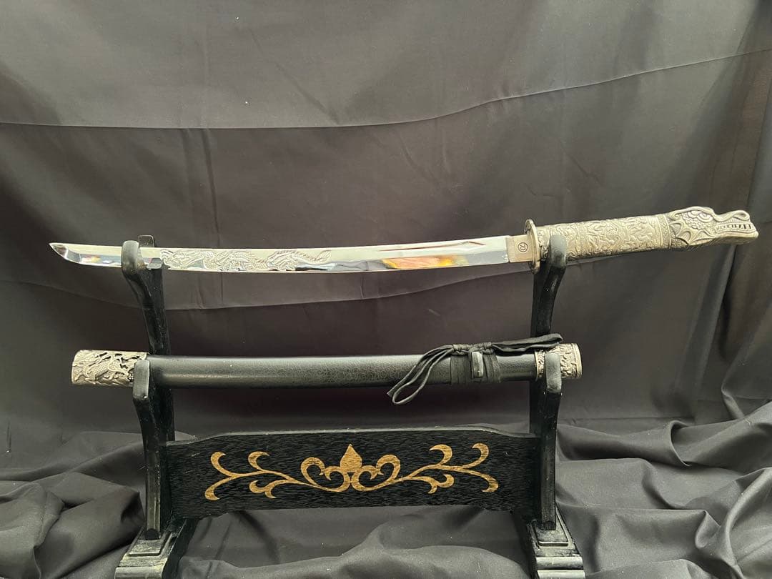 軍刀 龍頭模様銀柄　日本刀 模造刀 居合刀 武士道 鑑賞用 全長約73cm