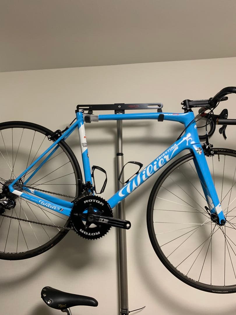 ウィリエール　ゼロ9の限定カラーです。 同メーカーのアルバダというハンドルです。