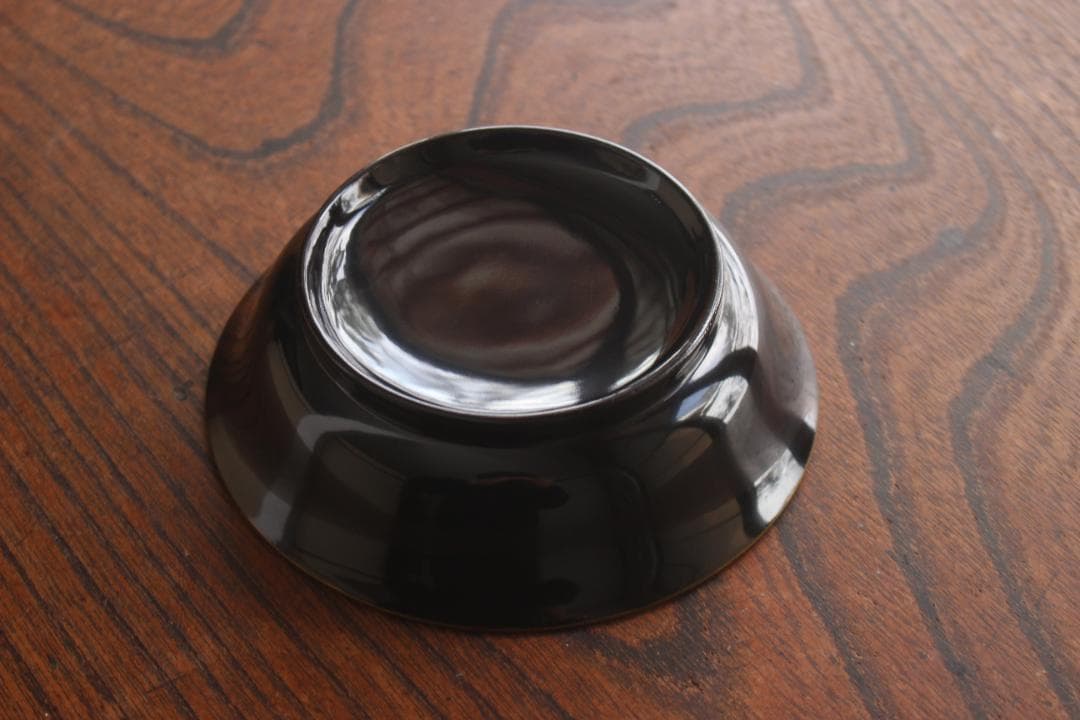 シンプルデザインに金縁朱漆の映える小皿1点（検輪島塗豆皿菓子皿
