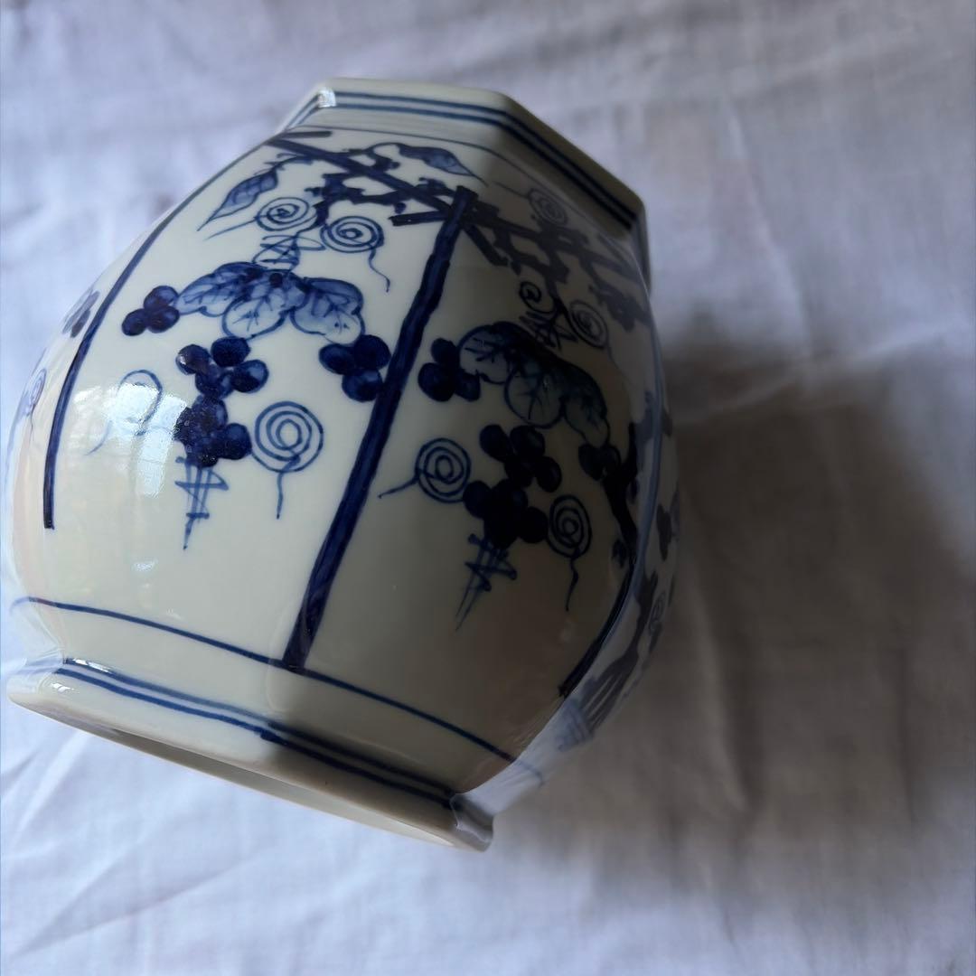 染付　青い葡萄柄　八角形　水差し