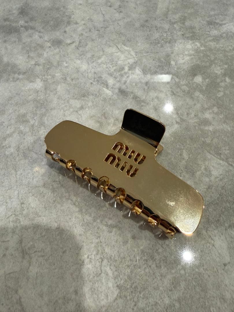 miumiu ミュウミュウ　メタルクロウクリップ　美品