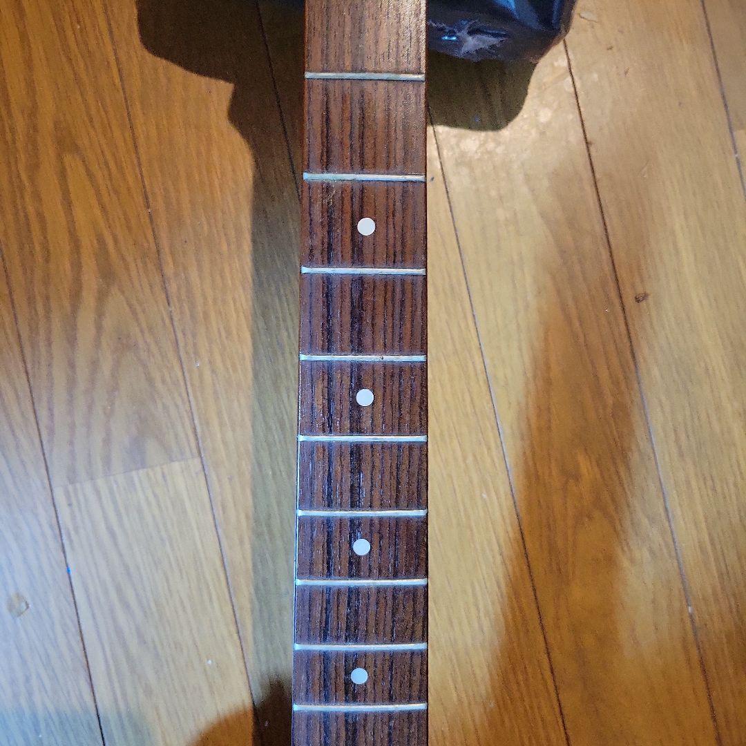 メーカー不明のストラトキャスタータイプのギター