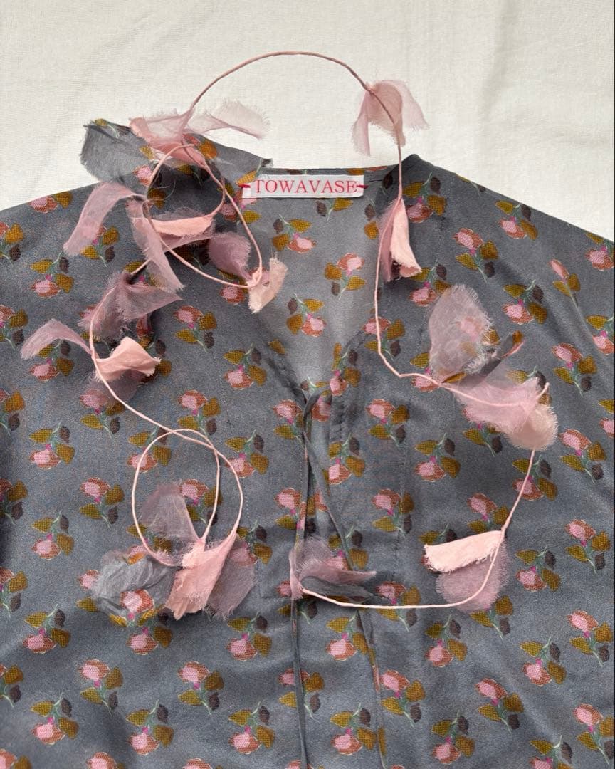 【美品】TOWAVASE トワヴァーズ　Louis blouse