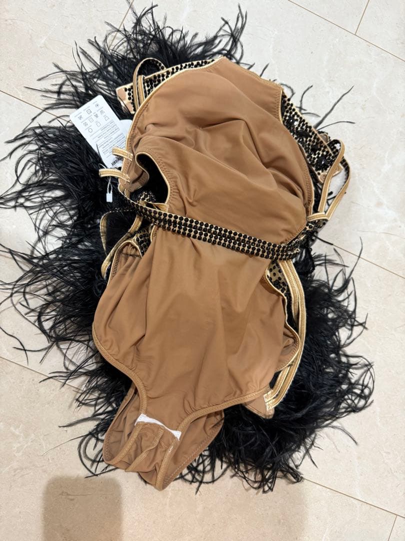 セール品‼️社交ダンス　サンバ　オーストリッチフェザー　ゴールド✖️ブラック　M