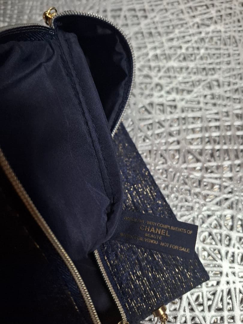 CHANEL 　ホリデー限定ポーチ　ネイビー　ノベルティ　斜め掛け