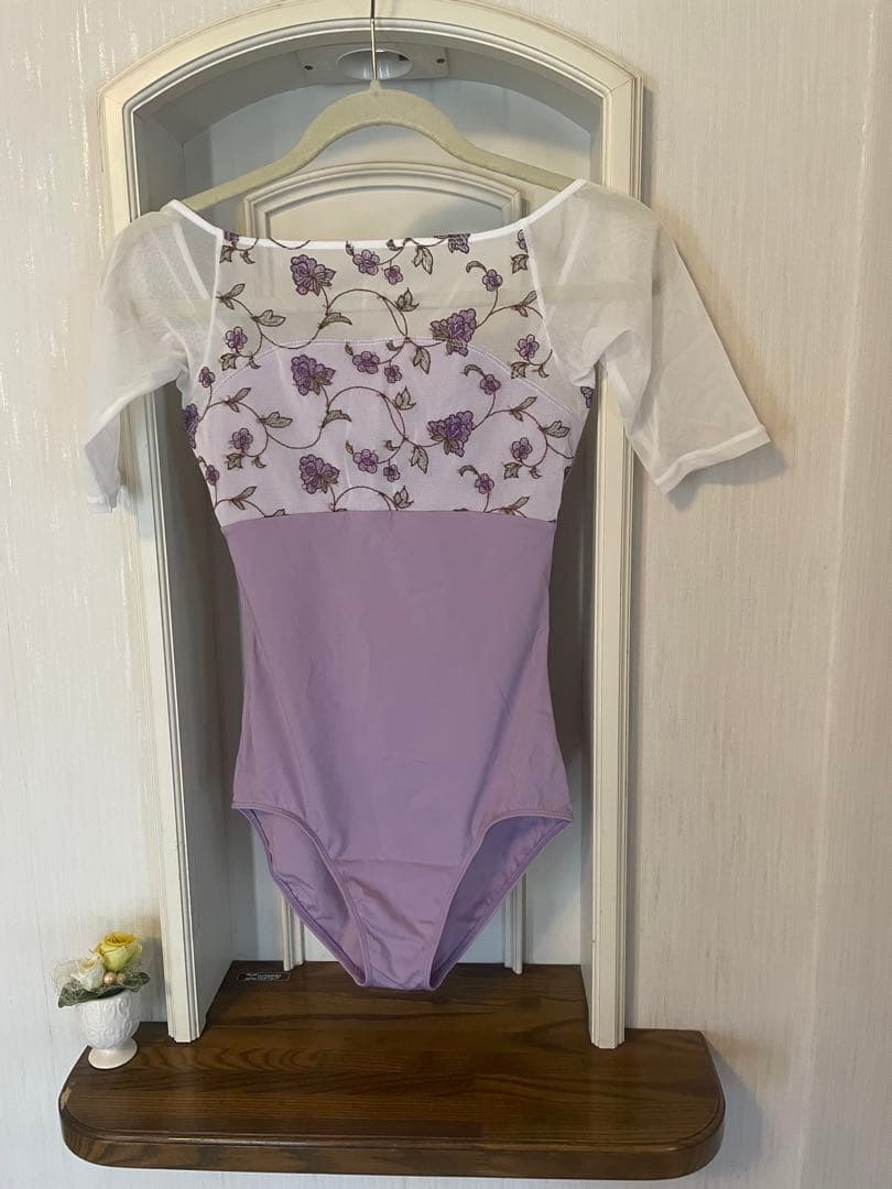 シルフィーヌ　LUCAS 花柄刺繍 シースルー袖 バレエレオタード　サイズ40