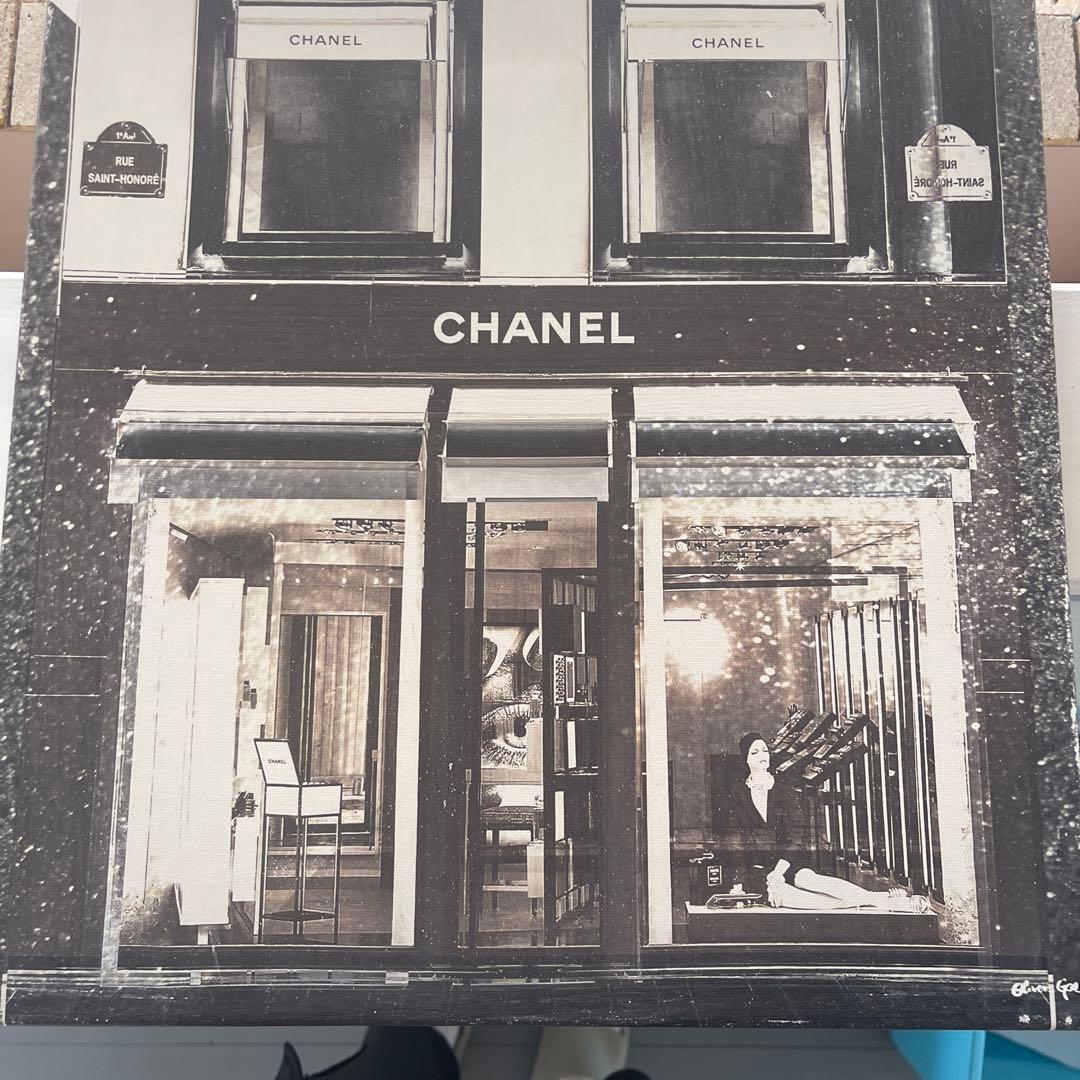 オリバーガル　シャネル