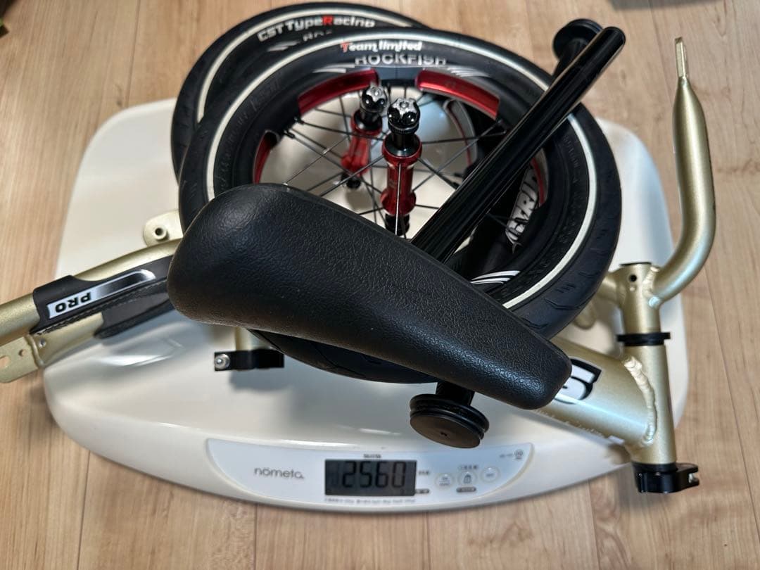 美品　ストライダープロ　rockfish ホイール　カスタム　タイヤ　ゴールド