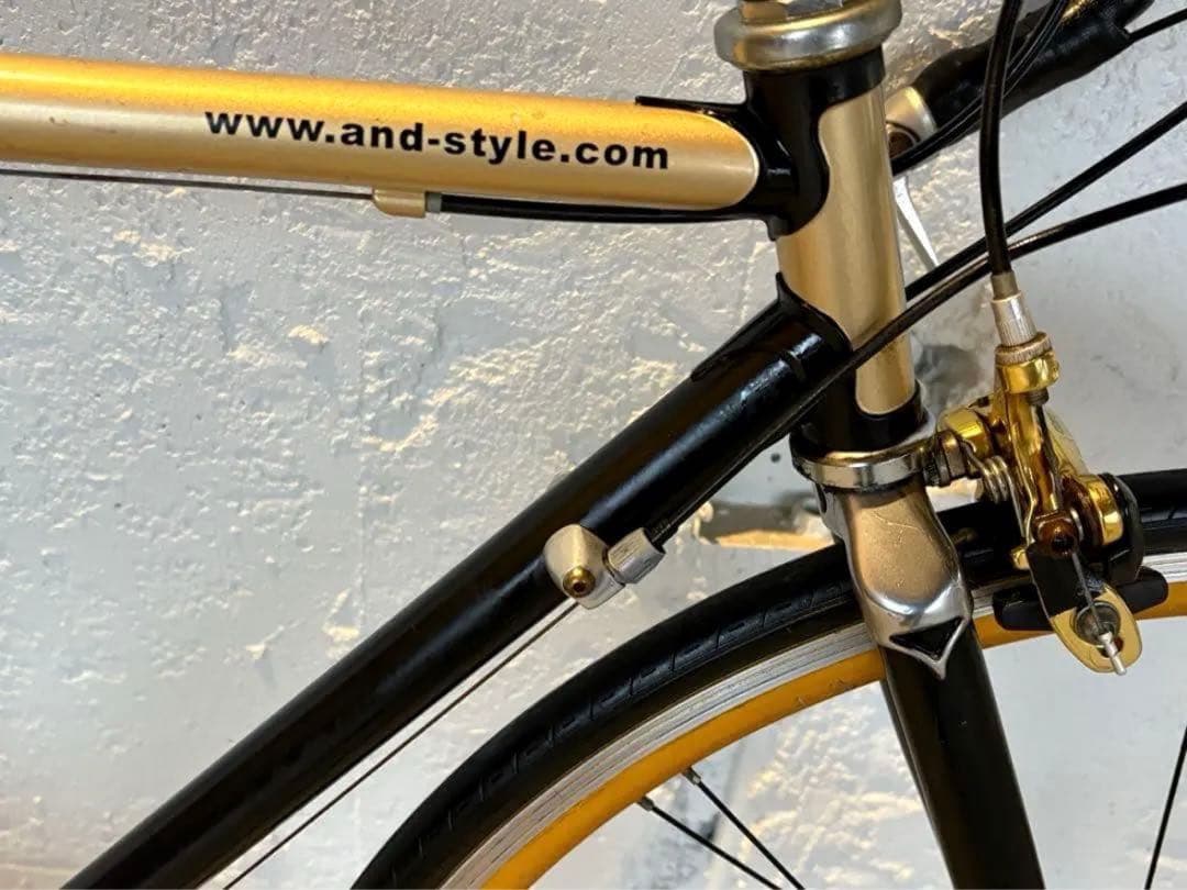⭕️⭕️ゴールド×ブラックが映える クラシックロードバイク✨
