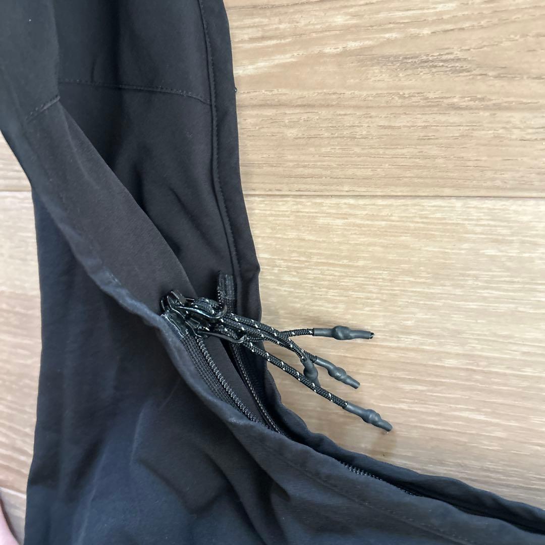 ブラックショルダーバッグ　CLESSTE