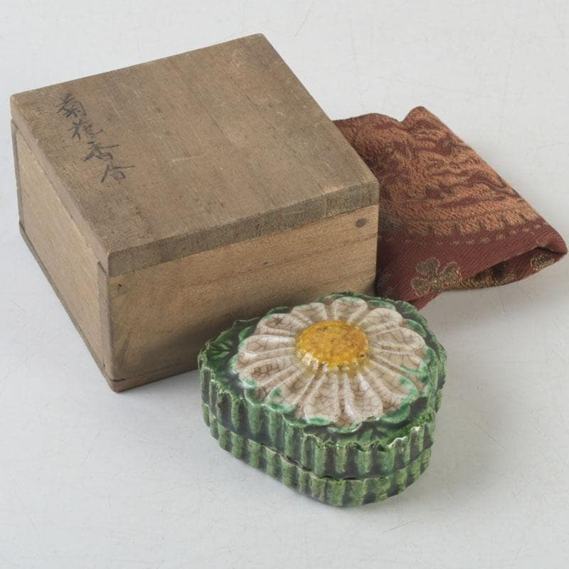 茶道具　交趾焼　六兵衛　菊花　香合　時代箱　V　9682