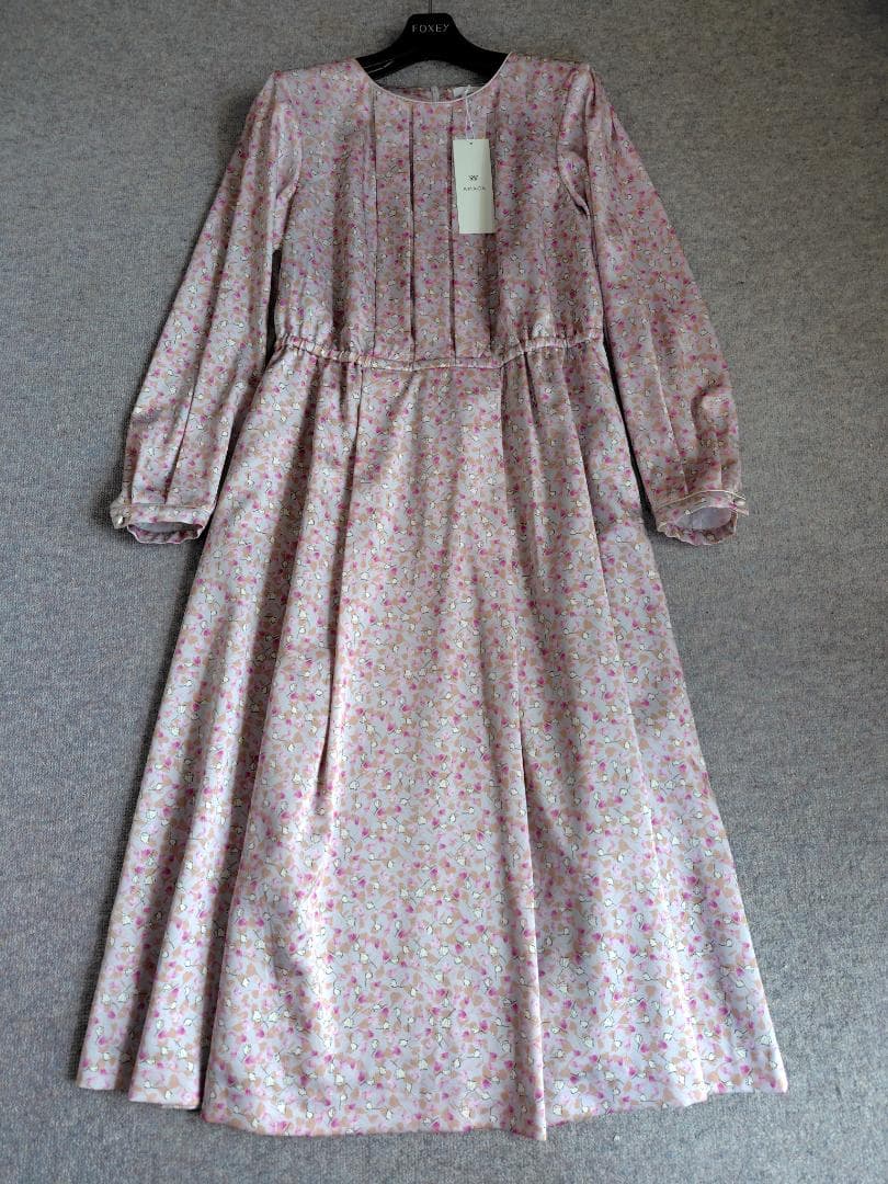 新品　 AMACAアマカ　優しいピンクの花柄ワンピース　38　ドレス44000円