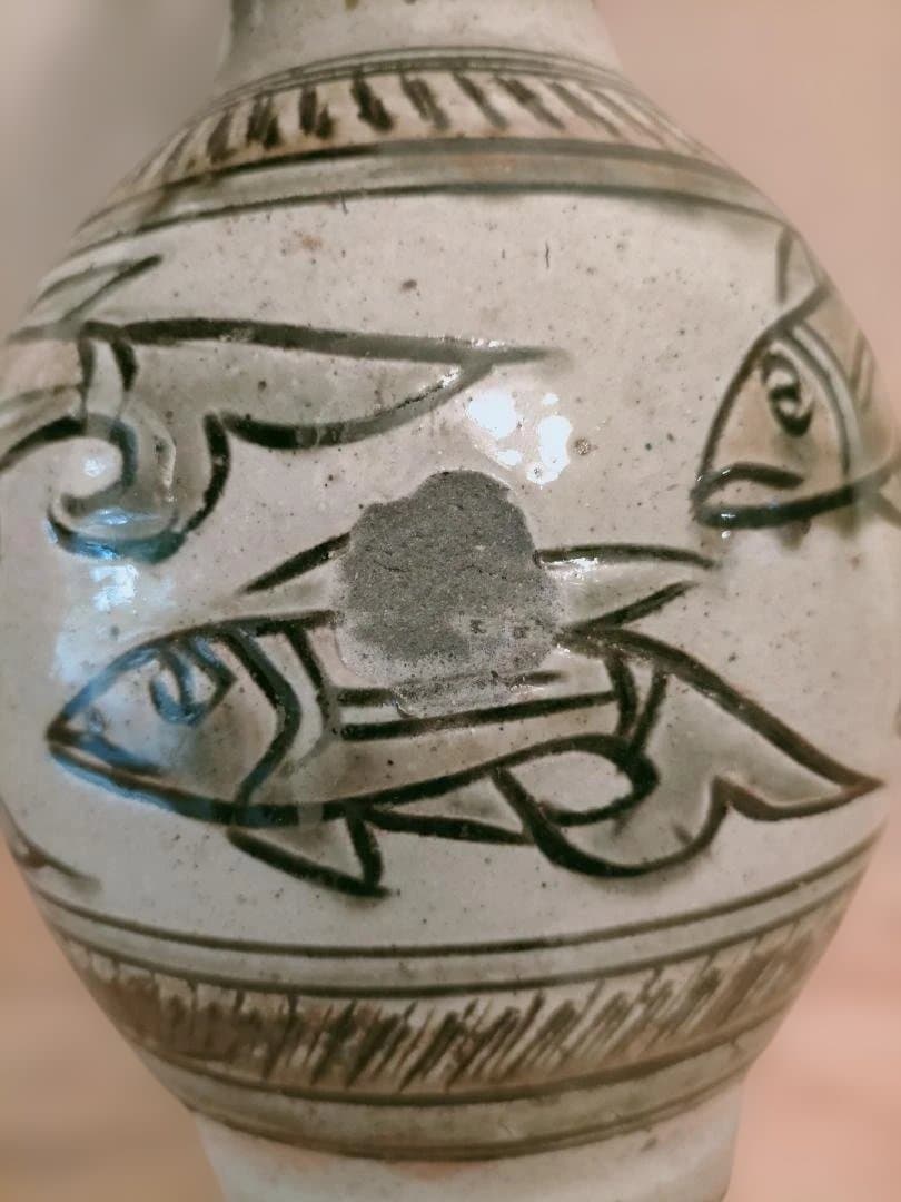 金城次郎さん　魚7匹描かれた壺