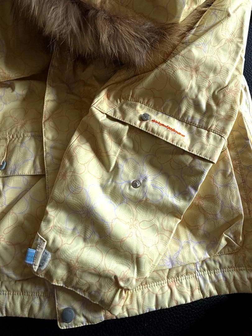 スキーウェア(女性用) フード付き淡い黄色