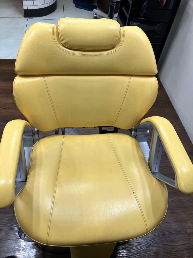 イエロー美容椅子 アームレスト付き　前回購入した方のみ