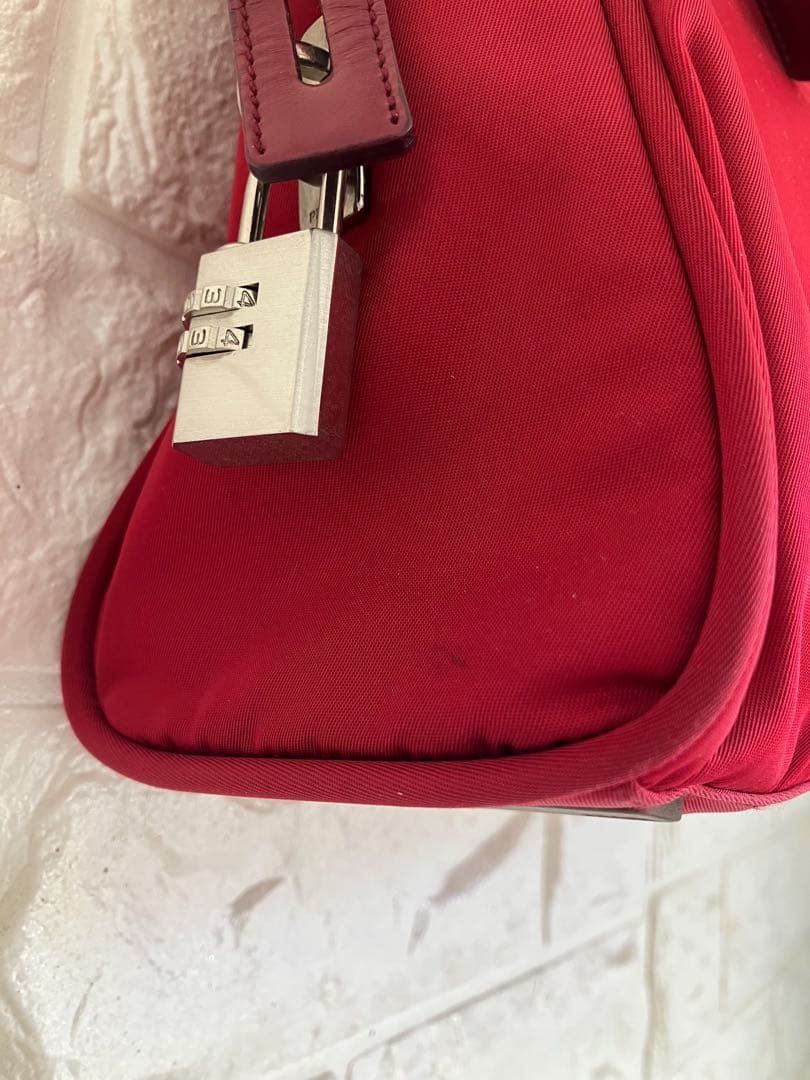 PRADA レッド　ナイロンハンドバッグ
