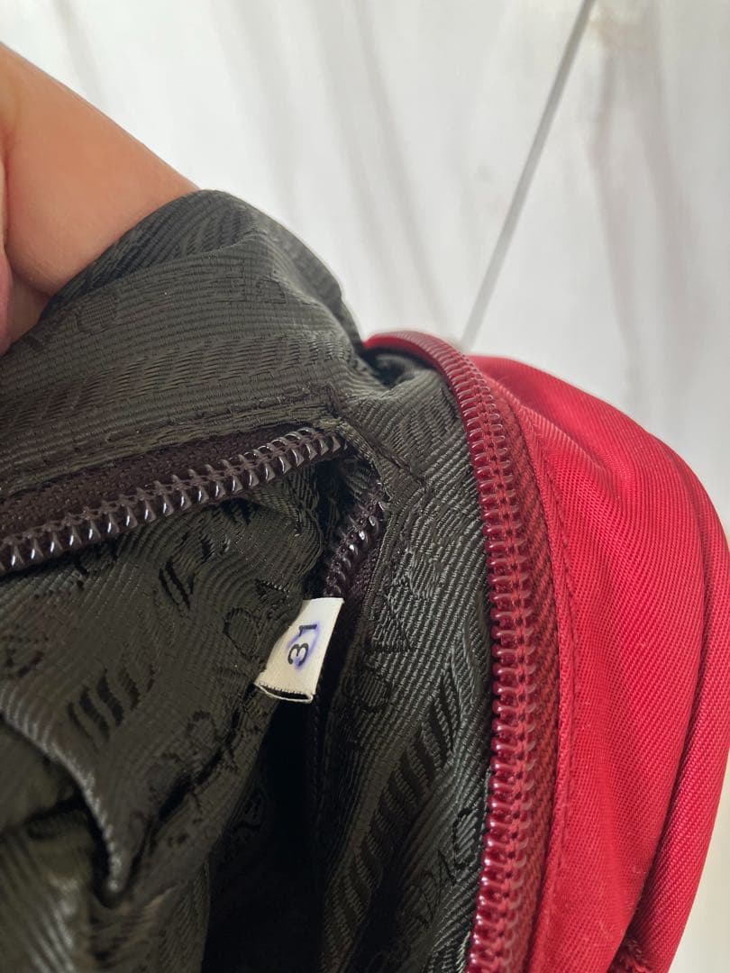 PRADA レッド　ナイロンハンドバッグ