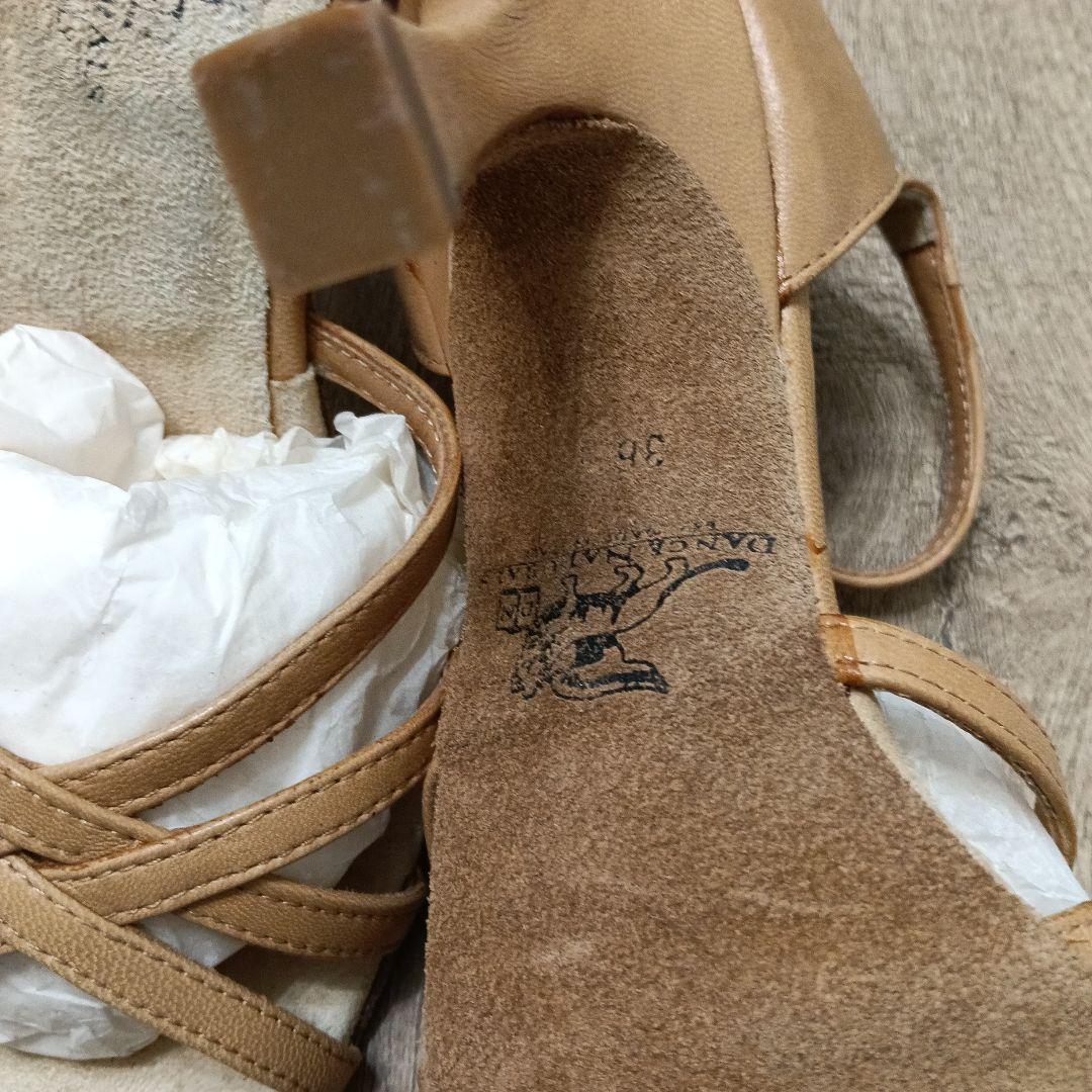 ベージュ レザー ストラップ付きヒールシューズ イタリア製 ３６サイズ