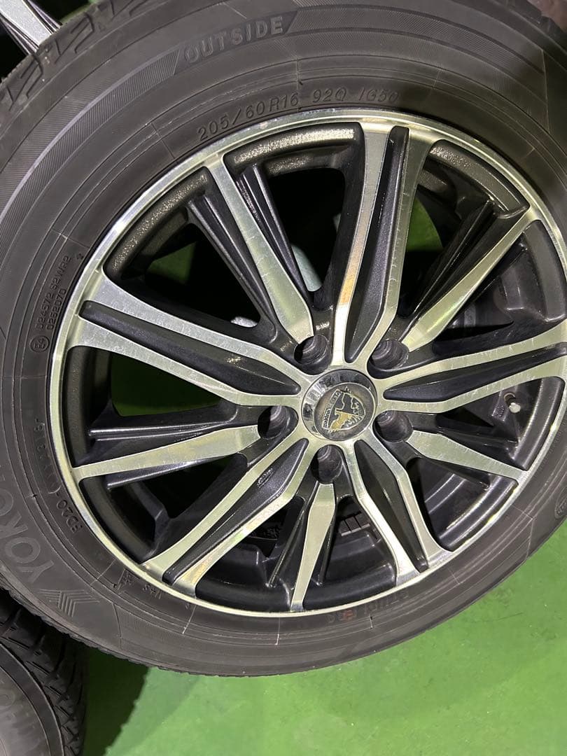 ノア 80ヨコハマスタッドレスタイヤ16インチ