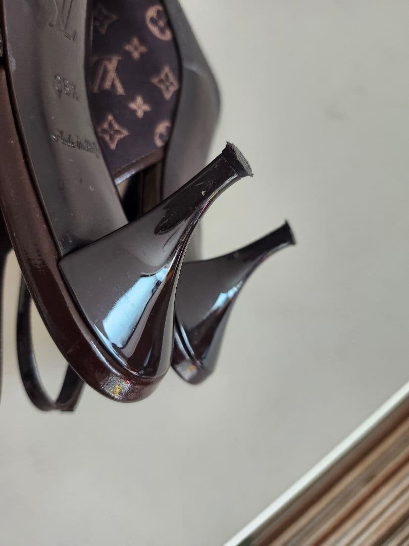 ルイヴィトン　モノグラム　レディース　ストラップパンプス　サンダル