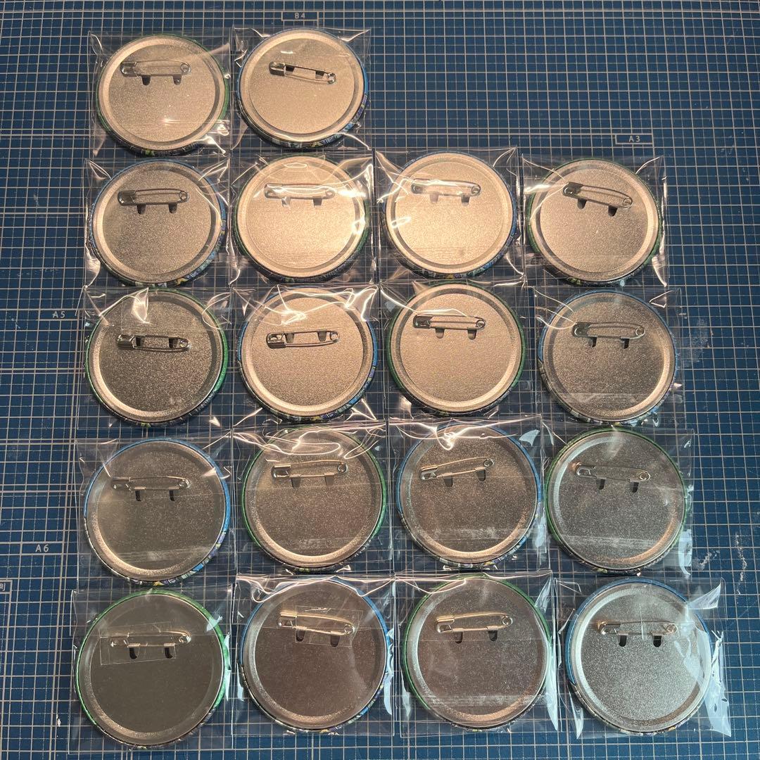 ジョジョ　4部　空条承太郎　岸辺露伴　18個缶バッジセット　缶バッチ