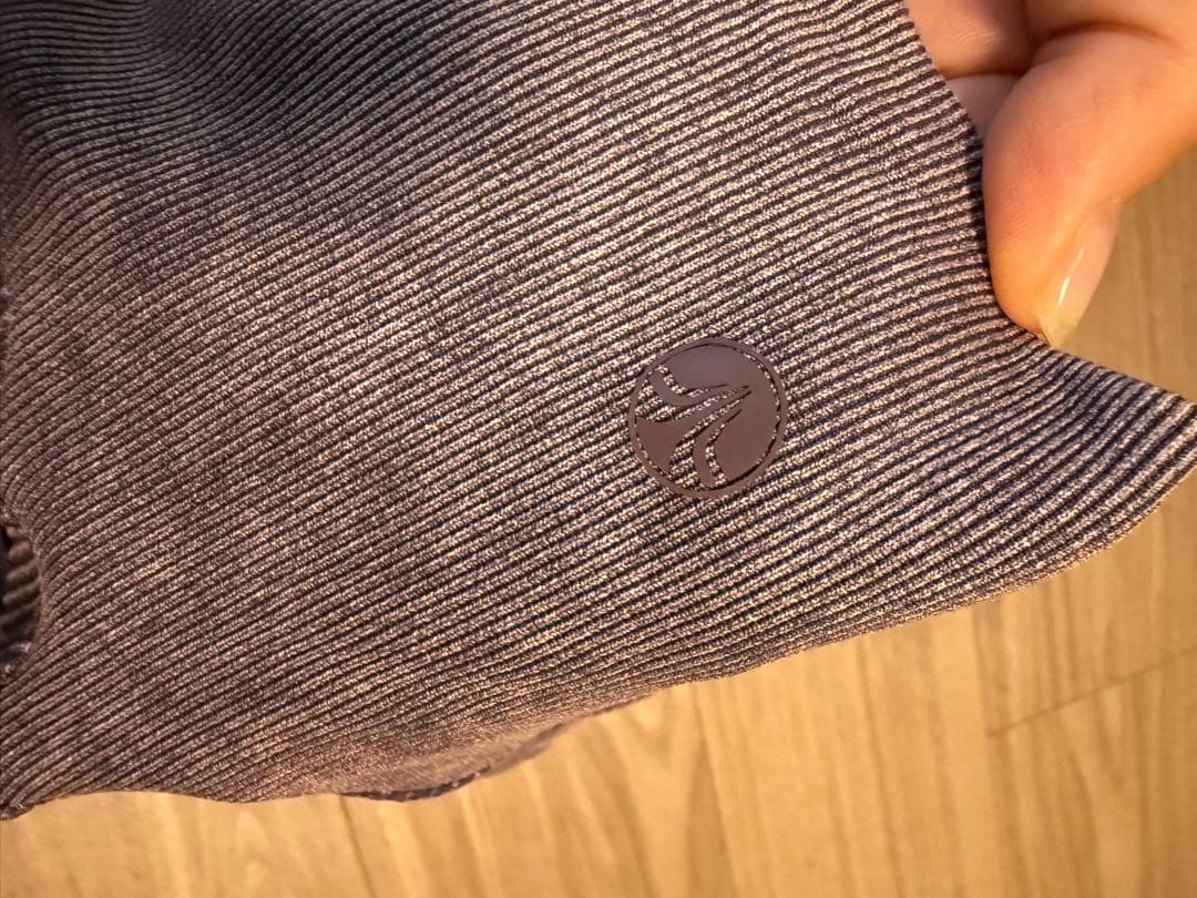 SUKALA lavaヨガウェアセットVネックショートスリーブとレギンス　M