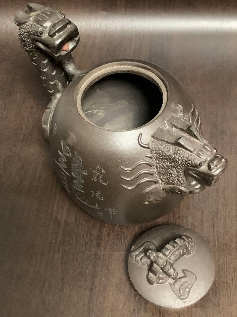 《希少アンティーク品》《送料無料》⭐︎ 龍の急須　レリーフ彫刻　陶器♪⭐︎