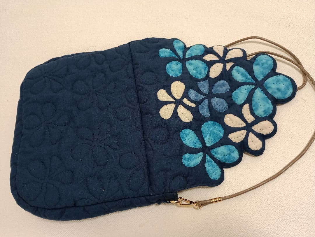 ハワイアンキルト　ハンドメイド　フラップ付きショルダーバッグ