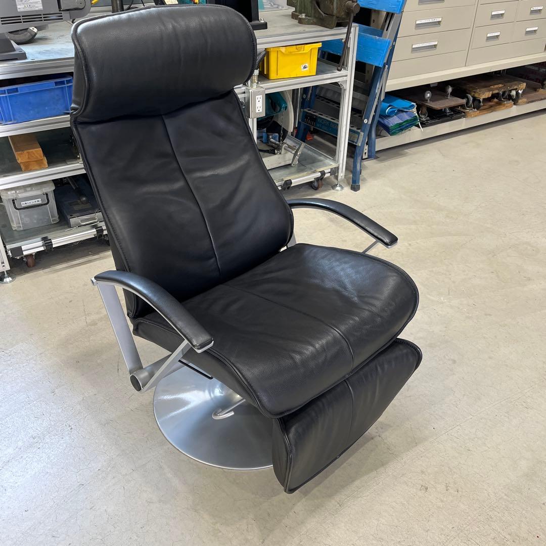 T*M様 黒いレザー リクライニングソファ