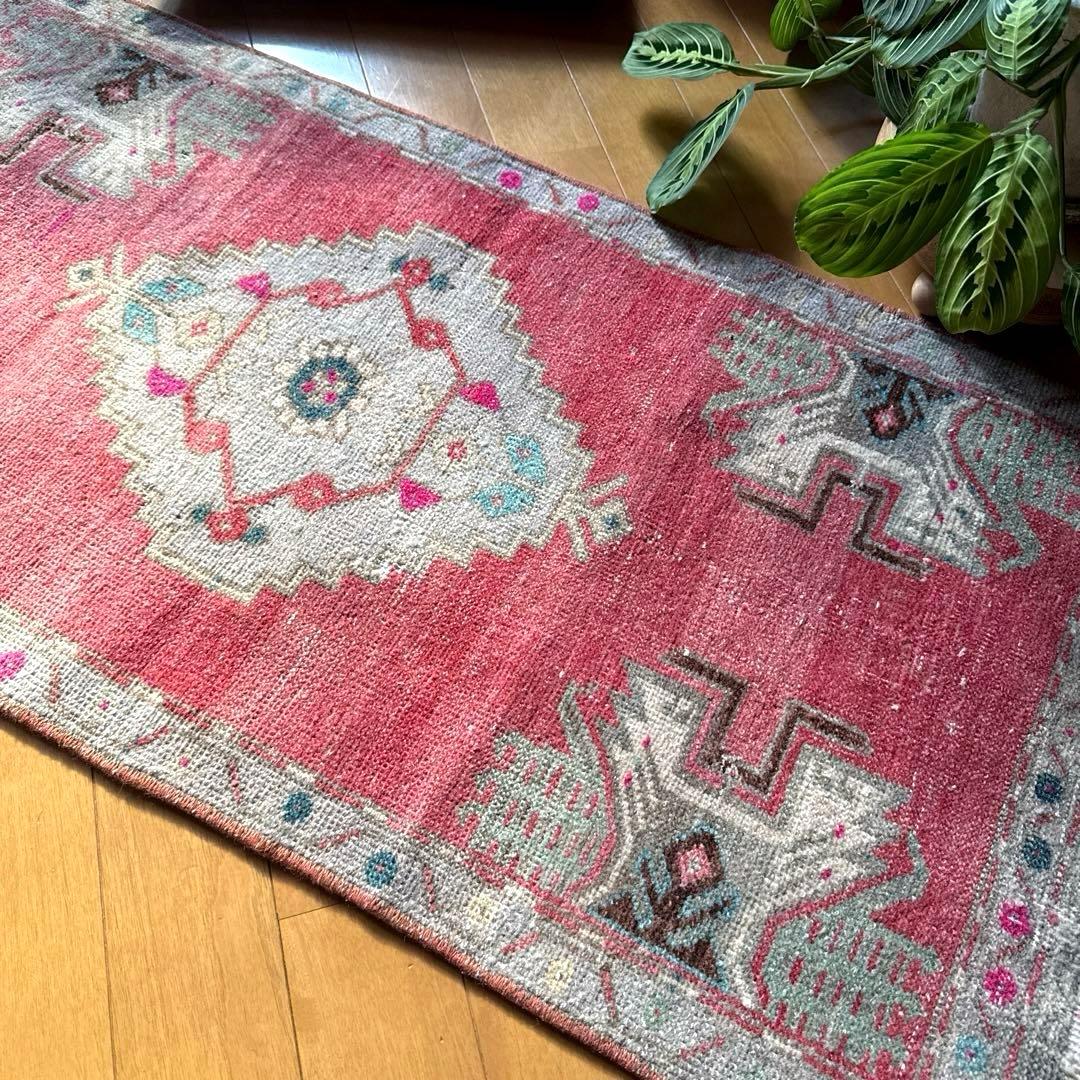 46.5×91 コーラルピンク　メダリオン　王道　トルコヴィンテージラグ