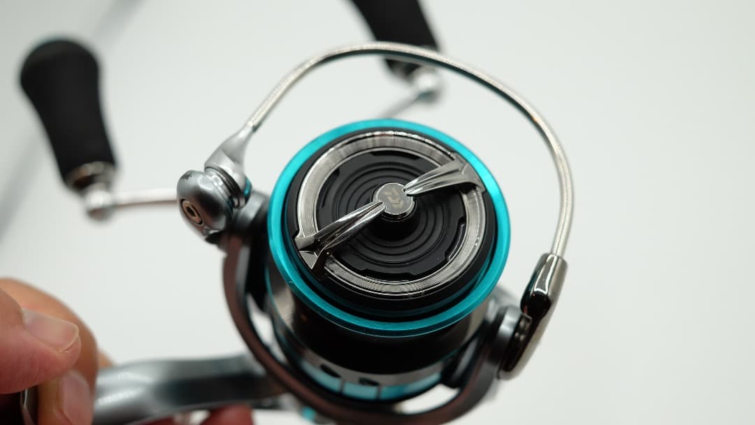 ダイワ 18エメラルダス AIR LT 3000S-CXH スピニングリール