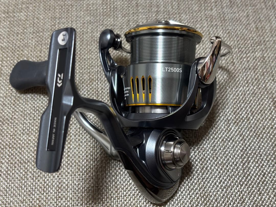 【美品】DAIWA　ダイワ　23エアリティ　LT2500S おまけハンドルノブ付