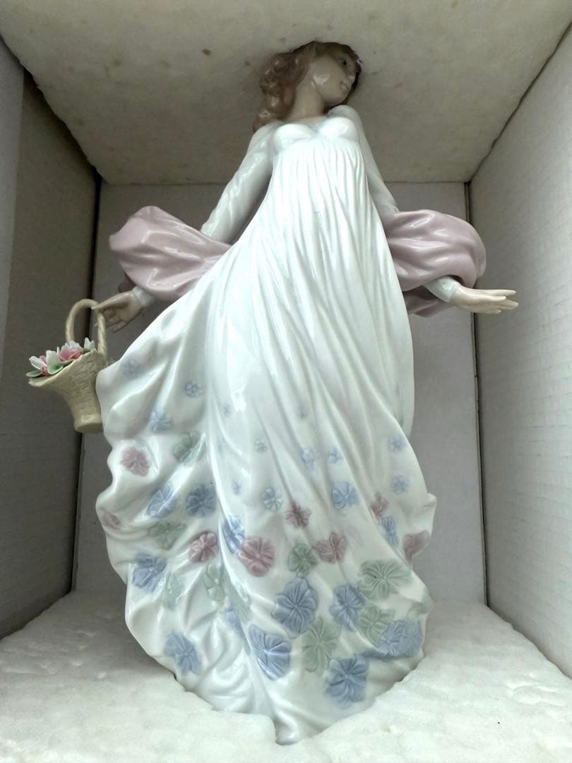 半額以下 完品 Spring splendor LLADRO リヤドロ　春の輝き